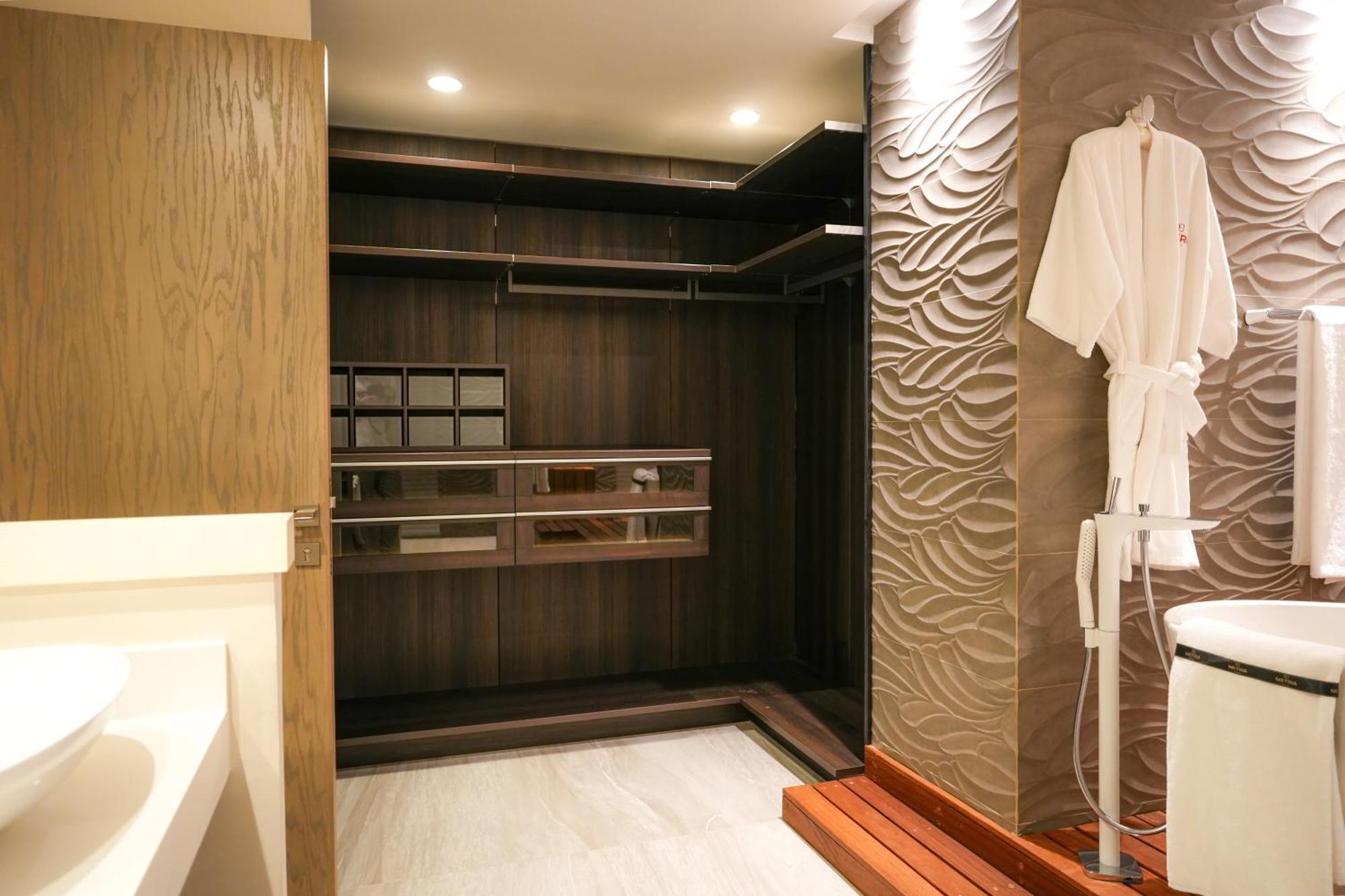 לאון Metria Hotel מראה חיצוני תמונה A shower enclosure